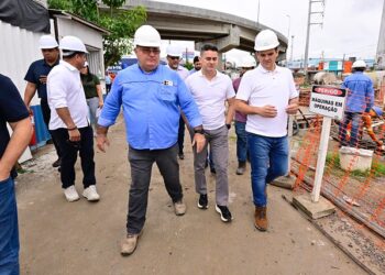 ZONA LESTE Prefeito David Almeida fiscaliza obras do complexo viário Rei Pelé a ser entregue até o final de Maio