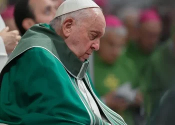 Papa usou vestes feitas por amazonense durante cerimônia no Vaticano; relembre