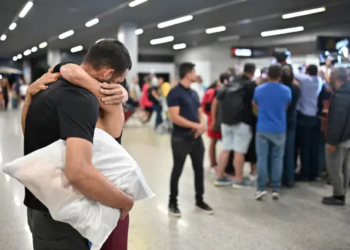 Novo voo com deportados dos EUA chega ao Brasil com 96 passageiros