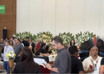 Empresário Carlos Braga, pai do senador Eduardo Braga, é velado em cerimônia aberta ao público em Manaus