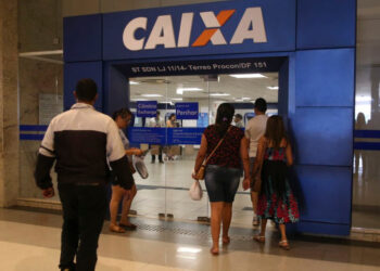 Caixa libera abono salarial para nascidos em maio e junho