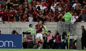 Flamengo derrota LDU e fica perto da vaga nas oitavas da Libertadores