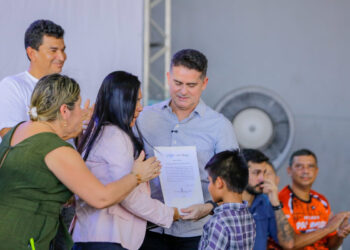 PREFEITO entrega 403 títulos definitivos no Novo Reino 1 e reforça maior programa de regularização fundiária da história de Manaus