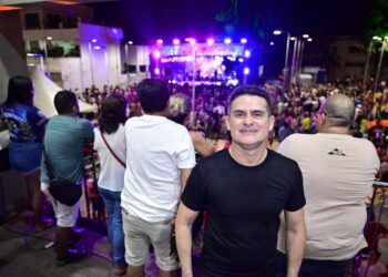 Prefeito David Almeida celebra o Dia das Mães com show de José Augusto