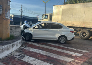 Tiroteio durante perseguição termina com feridos e acidente de trânsito em avenida da zona sul de Manaus