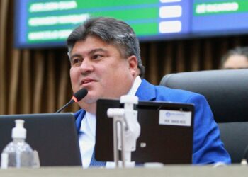 Presidente David Reis antecipa pagamento dos servidores da CMM