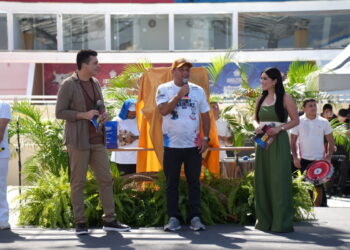 BOI VERMELHO É O PRIMEIRO Garantido abre e Caprichoso fecha primeira noite do 58º Festival de Parintins