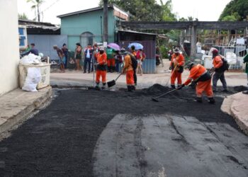RECUPERAÇÃO ASFÁLTICA Prefeitura intensifica obras no bairro Tarumã com frentes simultâneas do ‘Plano de Verão’