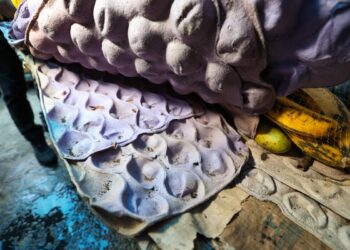 Ambulantes são retirados do Centro de Manaus por venda de produtos vencidos e atuação irregular