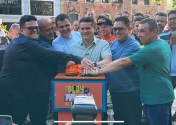 Prefeito anuncia reabertura do tráfego de veículos em quatro ruas do Centro de Manaus