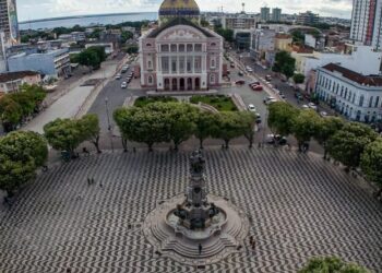 ‘Natal da Vila Caminho’ reúne música, teatro e dança em celebração natalina no Teatro Amazonas