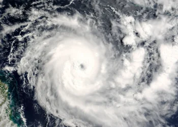 Ciclone extratropical com ventos de 100km/h desperta alerta máximo no Sul do País