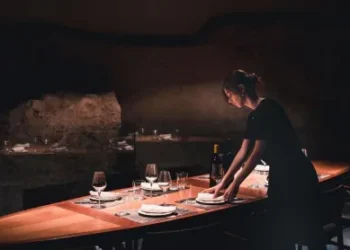 Apagão em SP gera R$ 100 milhões em perdas para bares e hotéis, diz Fhoresp