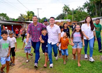 Prefeito David Almeida encerra ‘Natal das Águas’ levando solidariedade e alegria a comunidade polo Jaraqui, no rio Negro