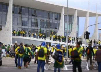 Câmara dos deputados aprova projeto que reduz penas dos condenados pelo 8 de janeiro