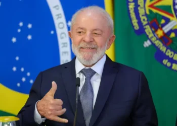 Lula tem 46% contra 36% de Flávio Bolsonaro, diz Quaest
