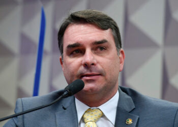 Flávio Bolsonaro diz que Tarcísio vai apoiá-lo para a Presidência da República