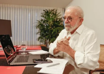 Governo faz reunião de emergência para analisar cenário na Venezuela