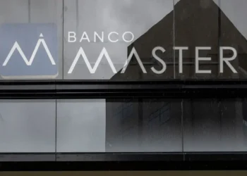 Toffoli e Moraes deveriam se declarar suspeitos no caso do Banco Master, diz especialista em regulação