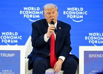 Trump diz que não usará força para conseguir Groenlândia e exige negociação