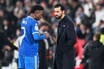 Arbeloa apoia Vini Jr. após sugestão de multas ao time: “Você é o capitão”