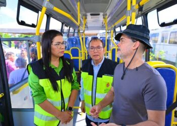 Prefeito David Almeida entrega mais 25 novos ônibus para reforçar transporte público de Manaus