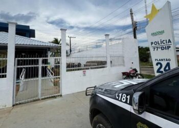 Polícia prende homem em flagrante por roubo e perseguição contra o próprio pai idoso em Novo Airão