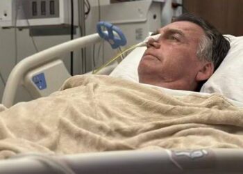 Bolsonaro apresenta melhora clínica, mas segue em UTI