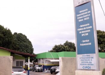 Irmãos são presos em flagrante por maltratarem a própria mãe, de 70 anos