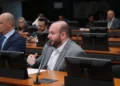 Deputado Fausto Jr. no conselho de ética pede vista de processo e cobra presença de Erika Hilton para se explicar e se retratar diante das mulheres